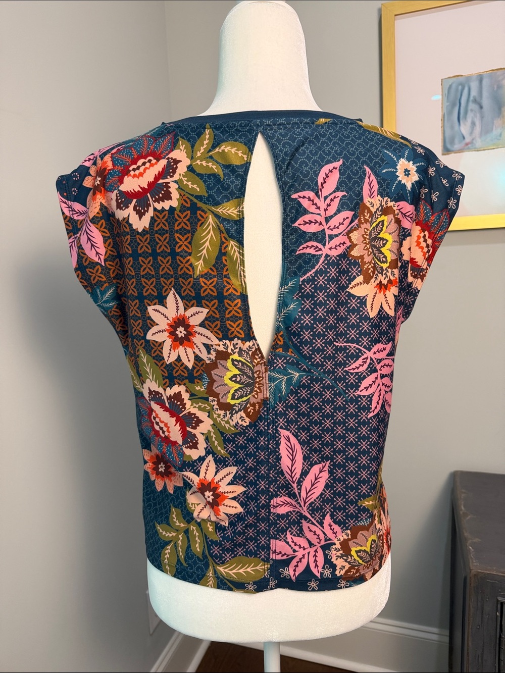 Johnny Was Active Floral Cap-Sleeve Blouse. Size XS. - Picture 3 of 6